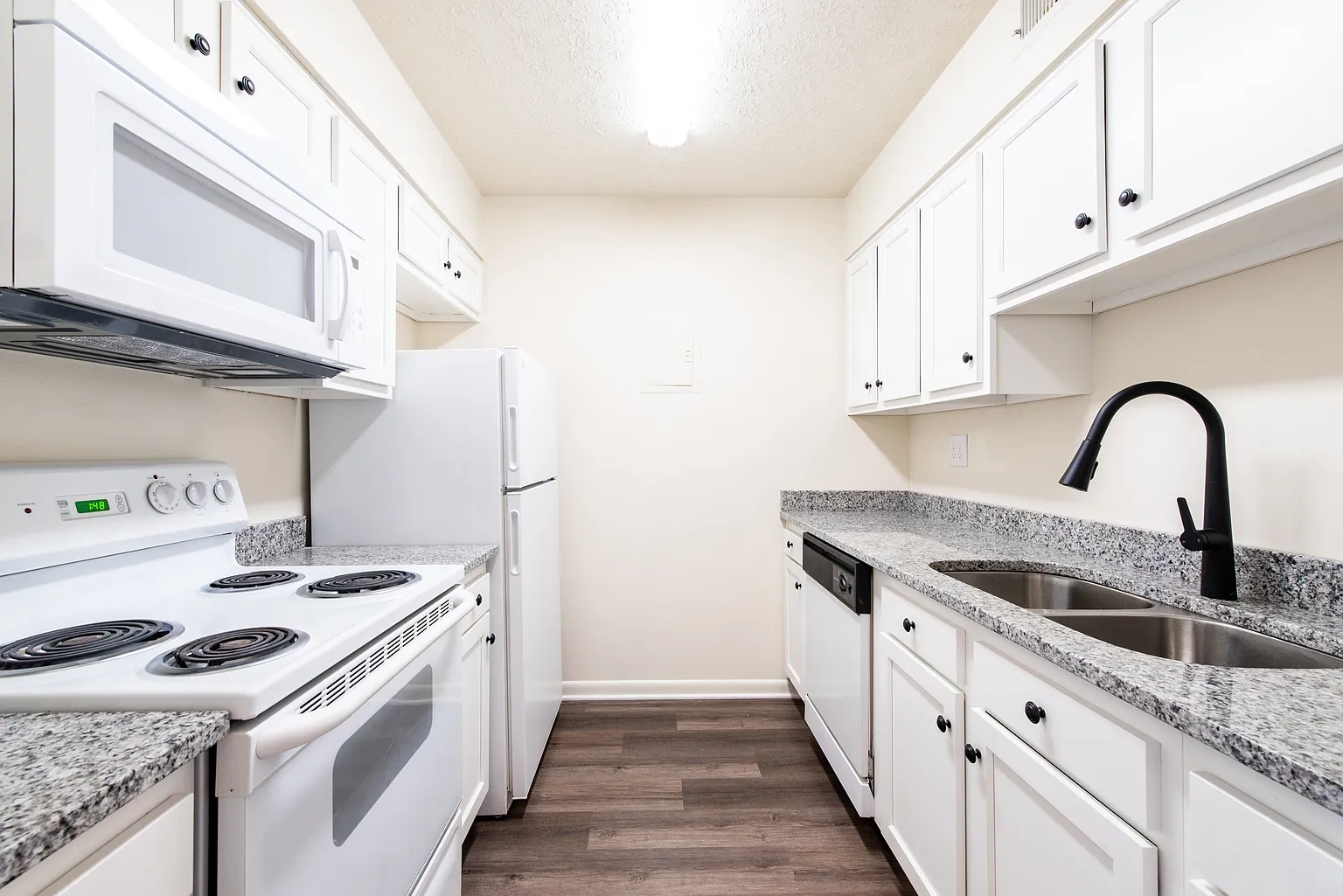 Grinstead Manor Apartments – photo 2