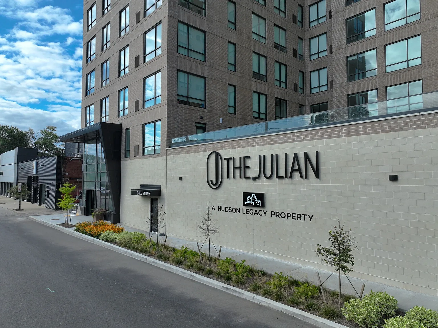 The Julian – photo 2