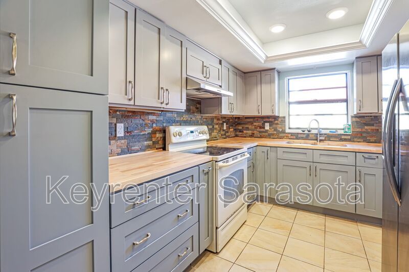 1403 56th St W – photo 4