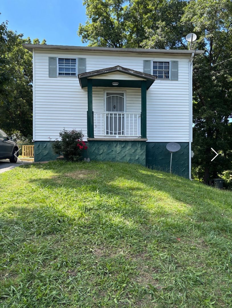 935 East Ave – photo 1