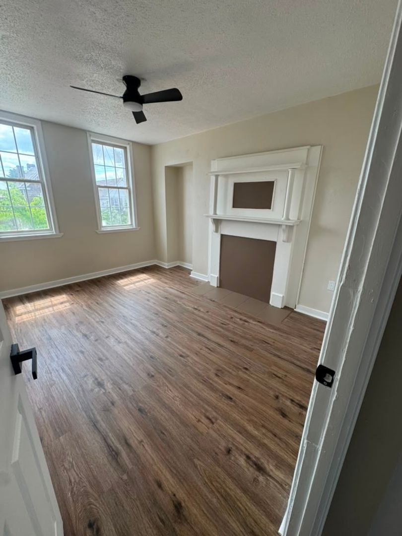 1124 Race St – photo 3