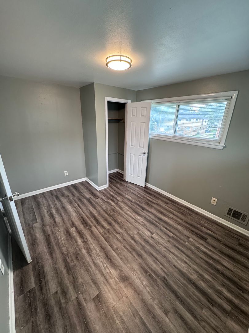 515 3 Mile Rd unit 4 – photo 4