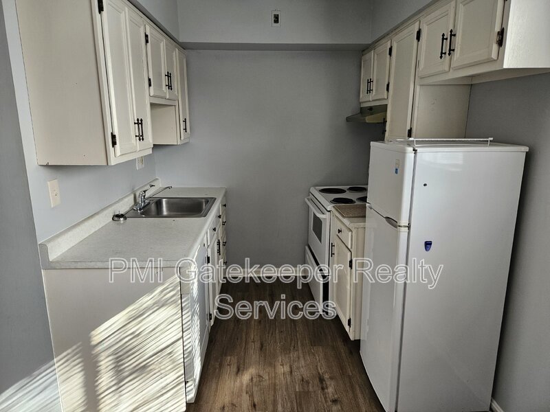 1735 Mills Ave – photo 3