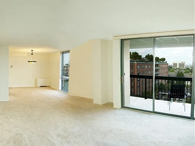 2121 Columbia Pike – photo 2