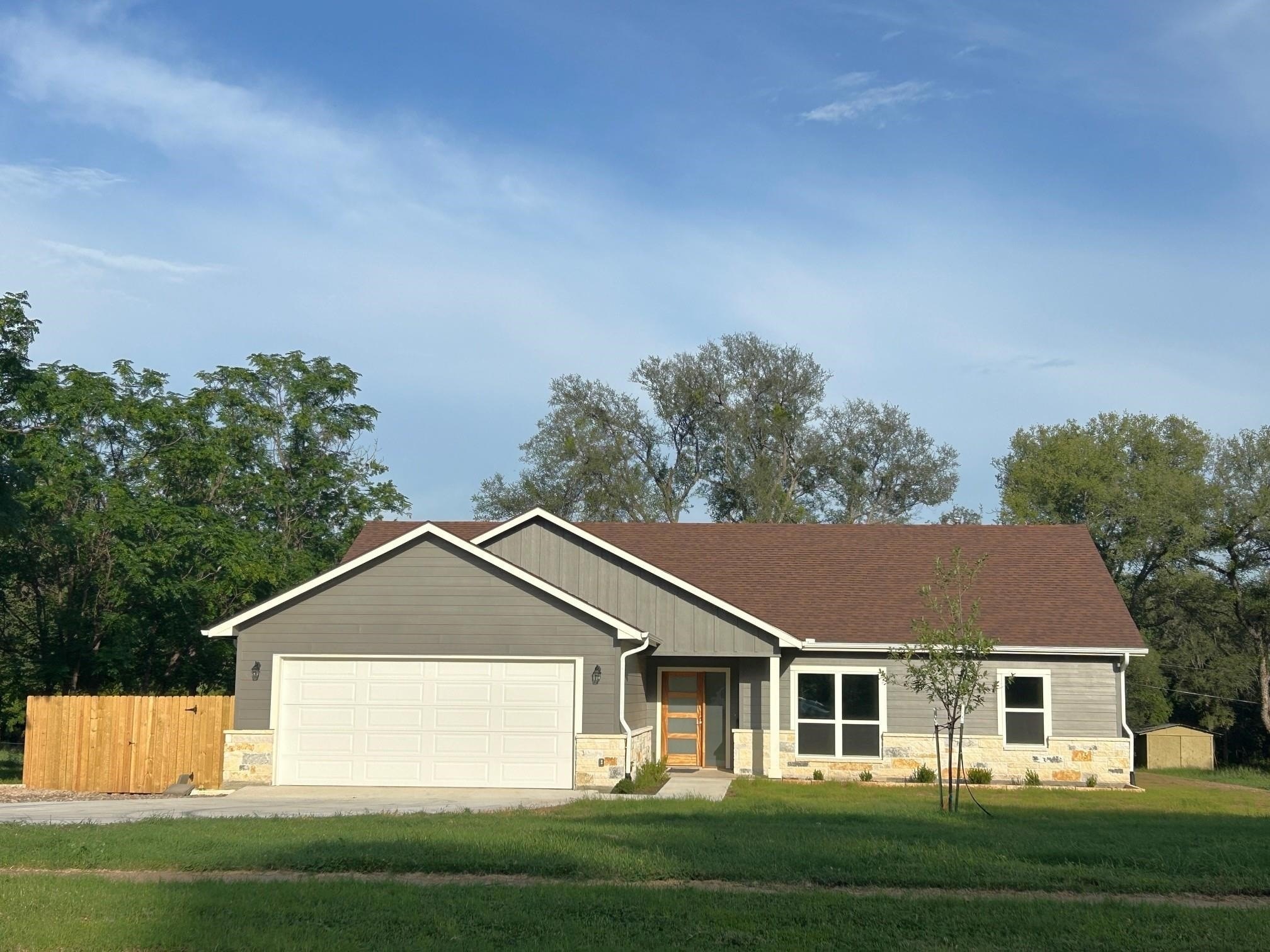 1415 Bluebonnet Dr – photo 1
