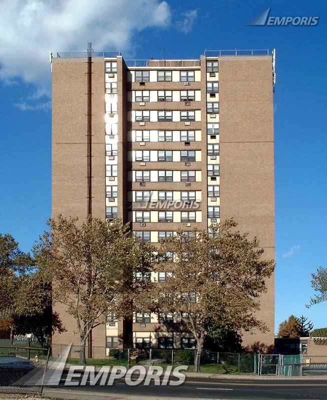 195 W Market St – photo 1
