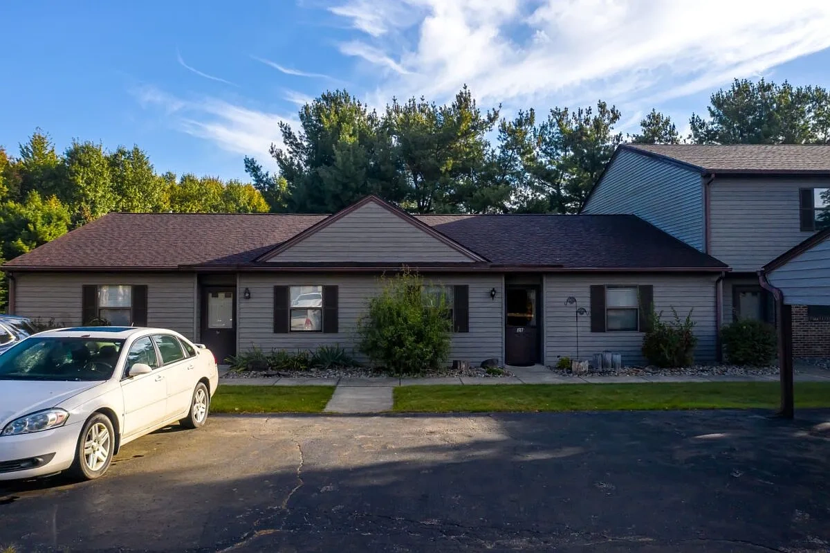 Niles Executive Apartments – photo 4