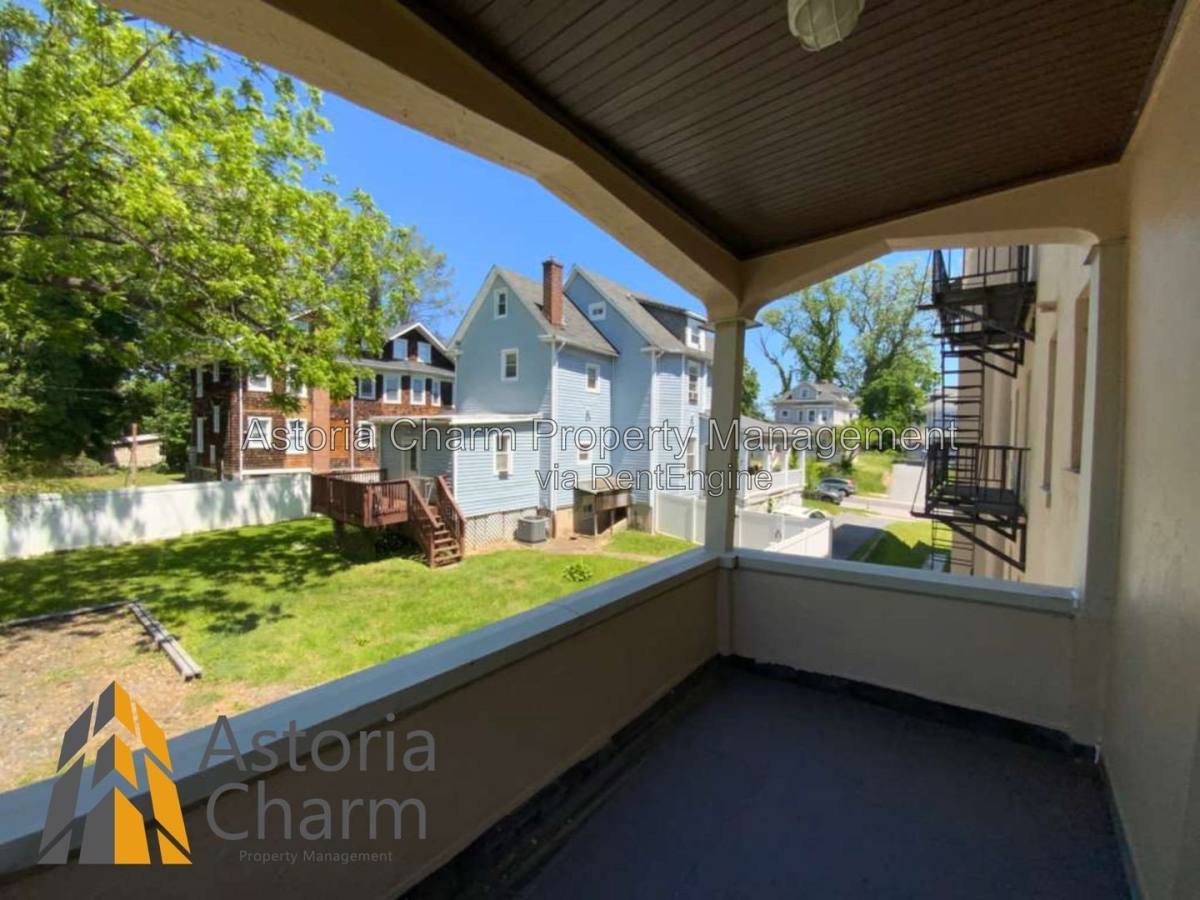 2210 Roslyn Ave unit 8 – photo 4