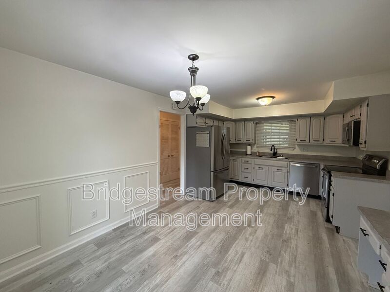 4225 Fernbrook St – photo 5