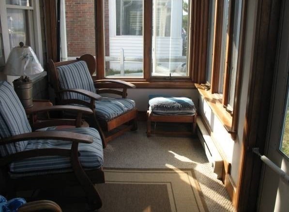 65 Foster Ave – photo 2
