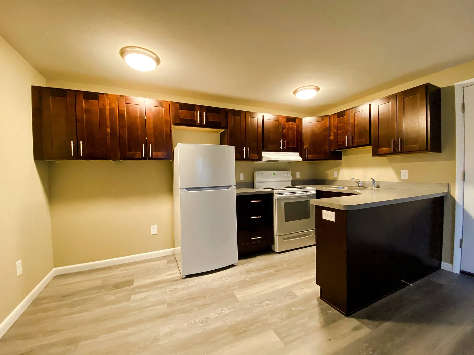 Holland Gardens Apartments – photo 1