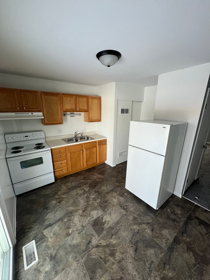 103 Cedar Ct unit 4 – photo 3