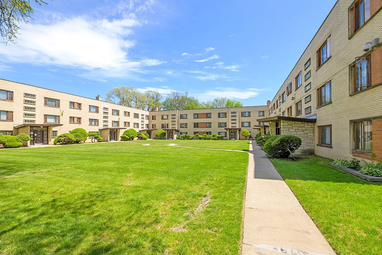 10539-10555 S Hale Ave – photo 4