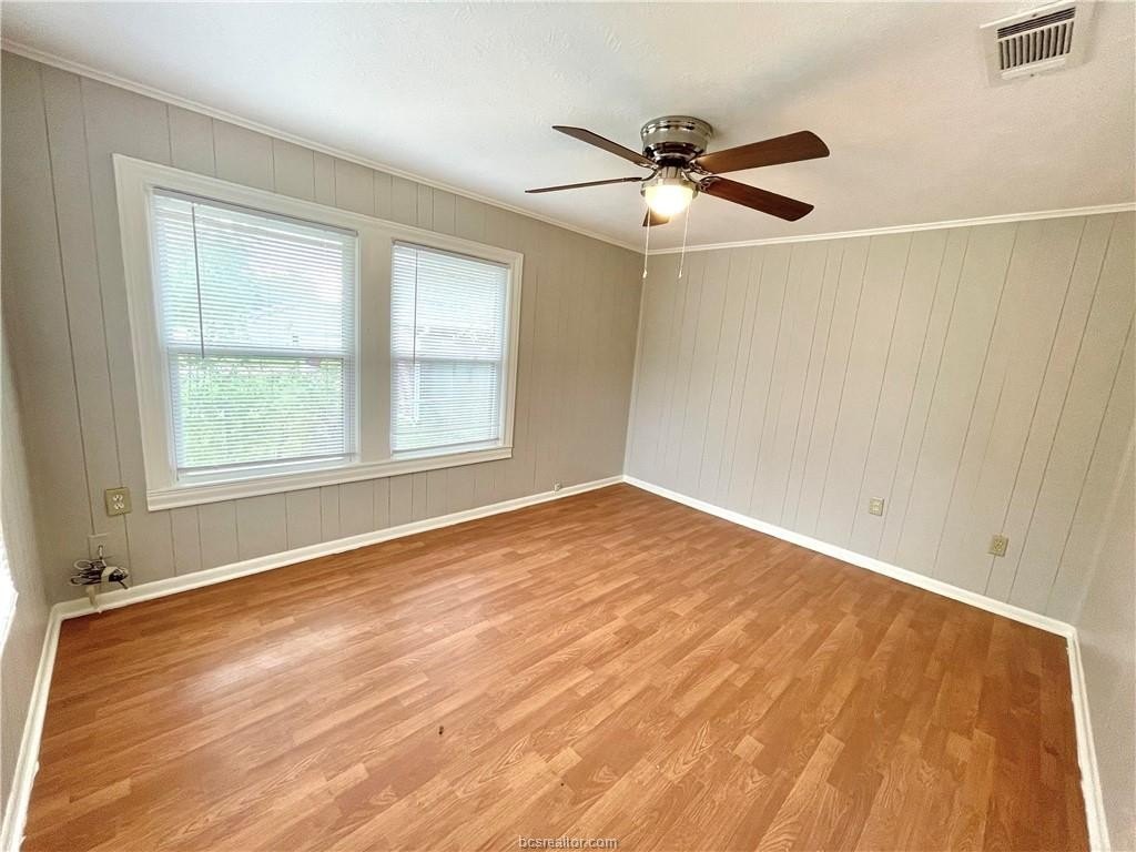 911 Bina St – photo 2