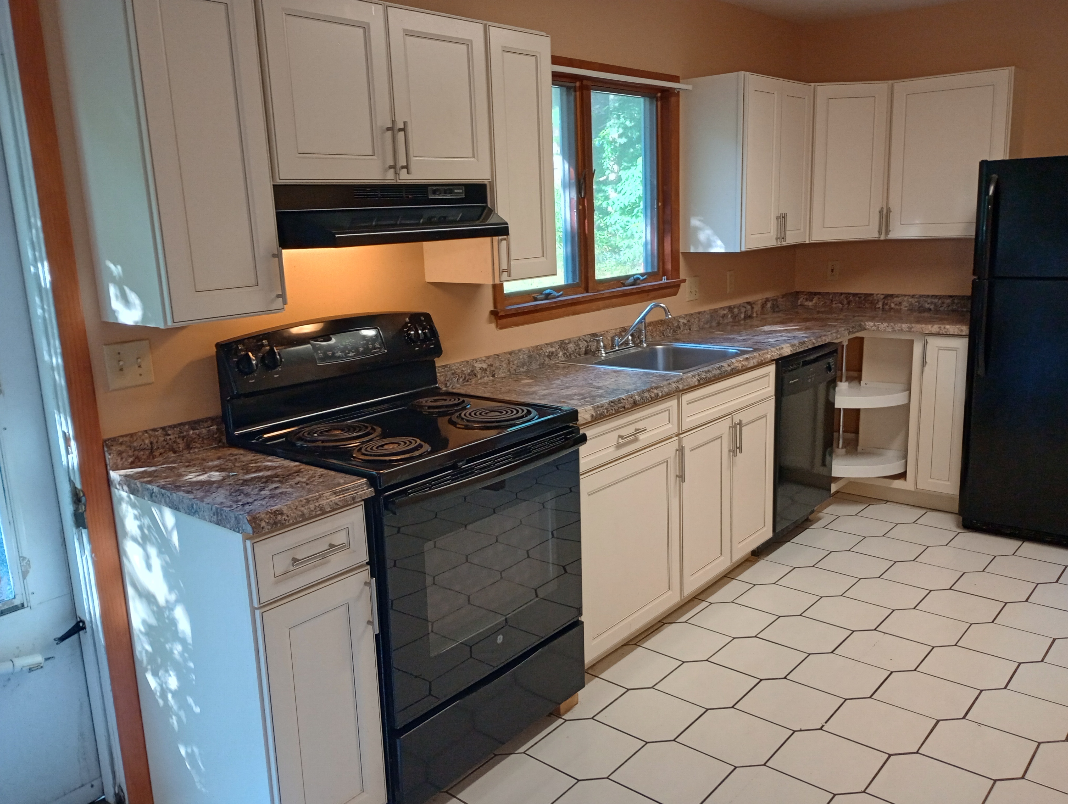 326 Melrose Ave unit 1 – photo 2