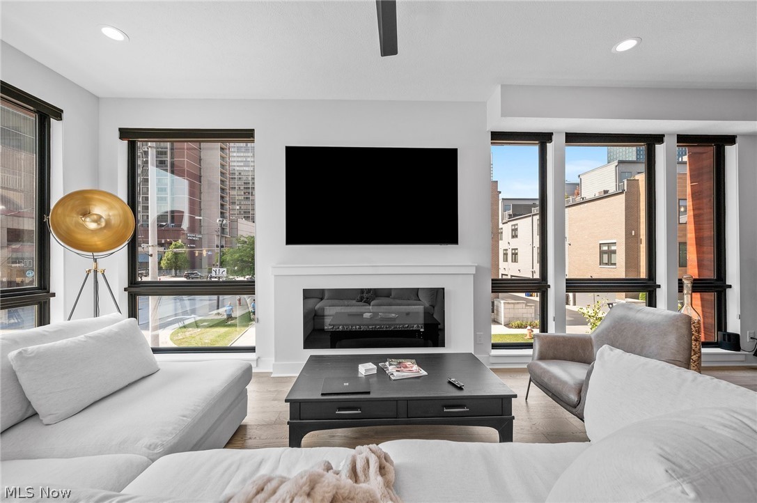 1403 Superior Ave E – photo 4