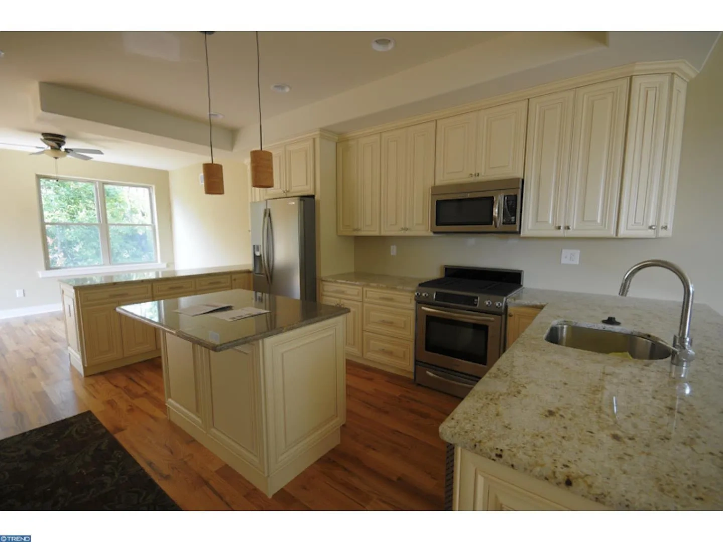 242 Krams Ave – photo 2