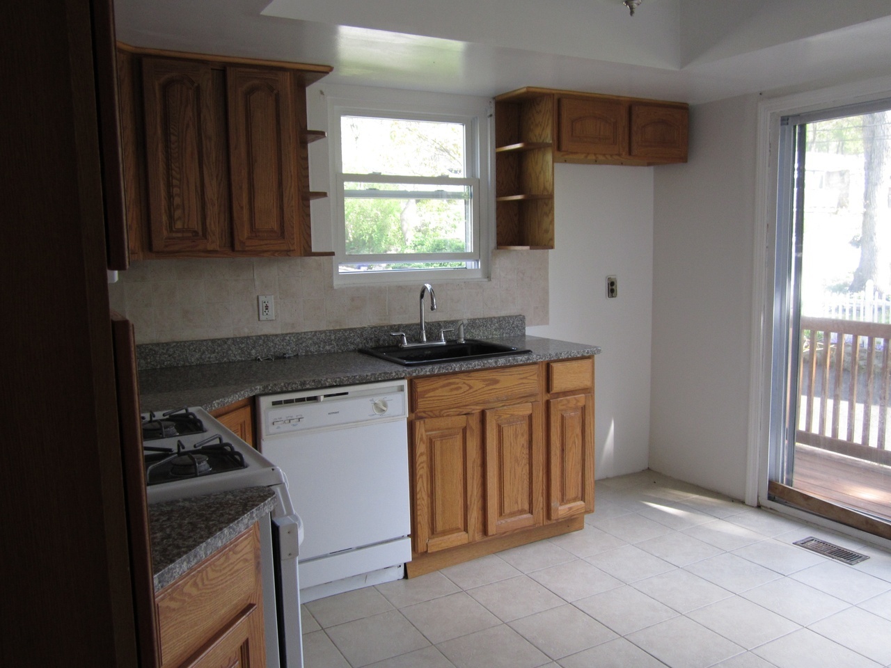 165 S Maryland Ave – photo 4