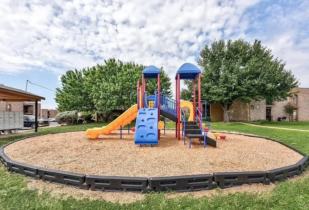 Three 44 Apartments – photo 4