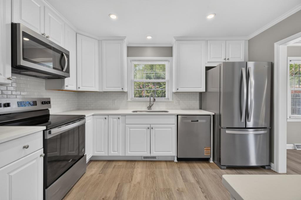 335 Sabra Dr – photo 2