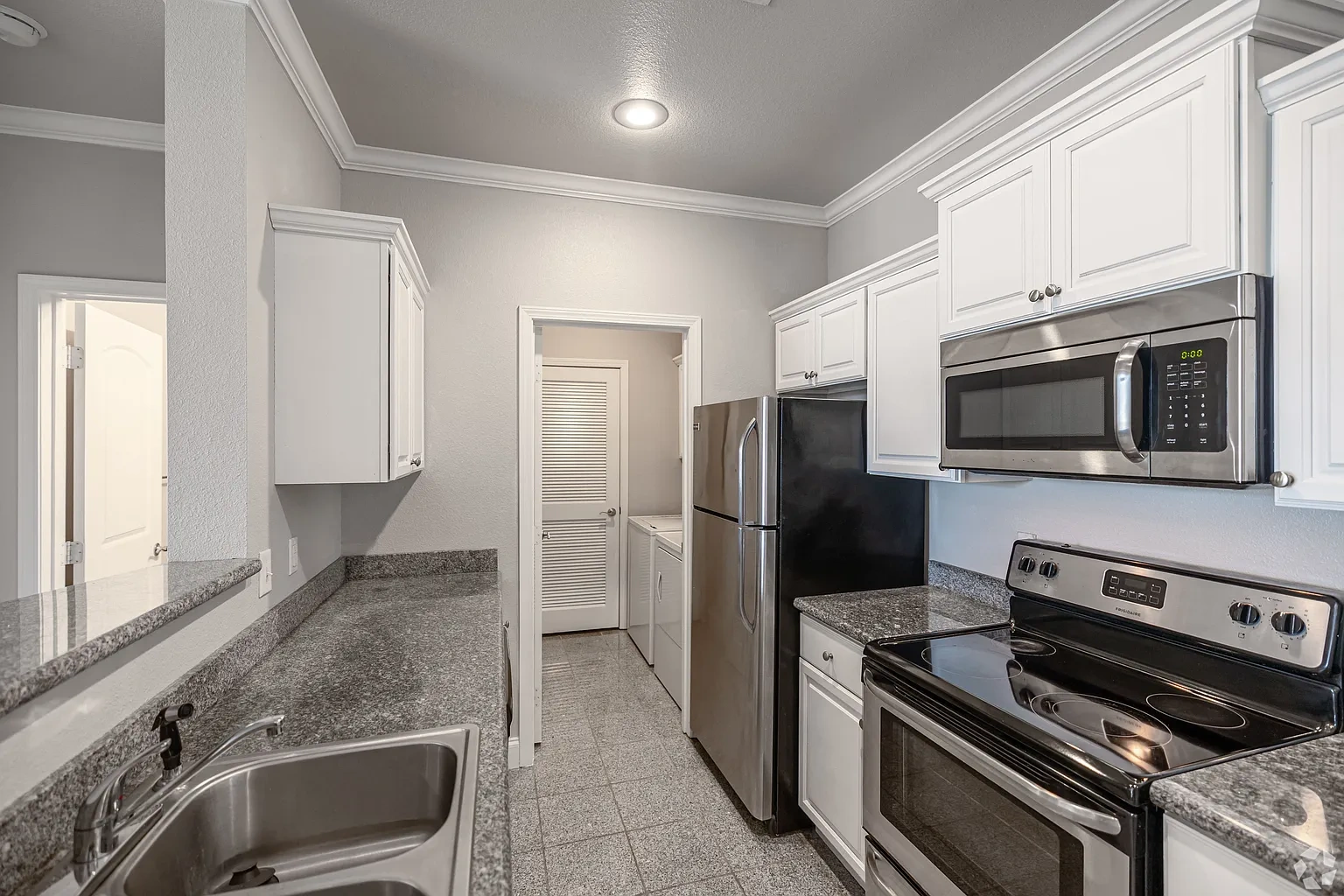 The Versailles Apartment Homes – photo 2