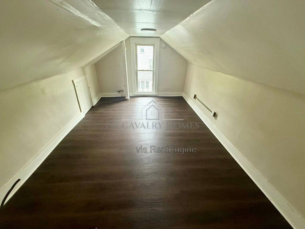 1052 Yale St unit 3 – photo 5