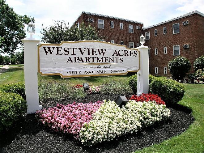 9755 Westview Dr – photo 1