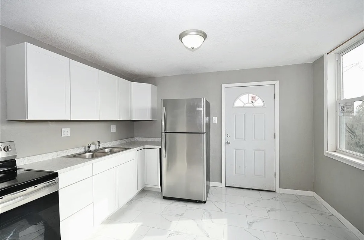 494 8th St unit 2 – photo 2