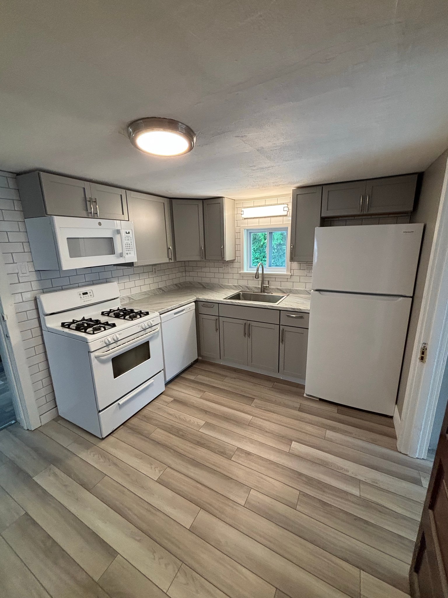 105 E Dunn St – photo 1