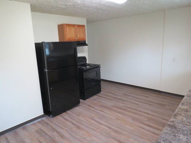 186 College St – photo 5