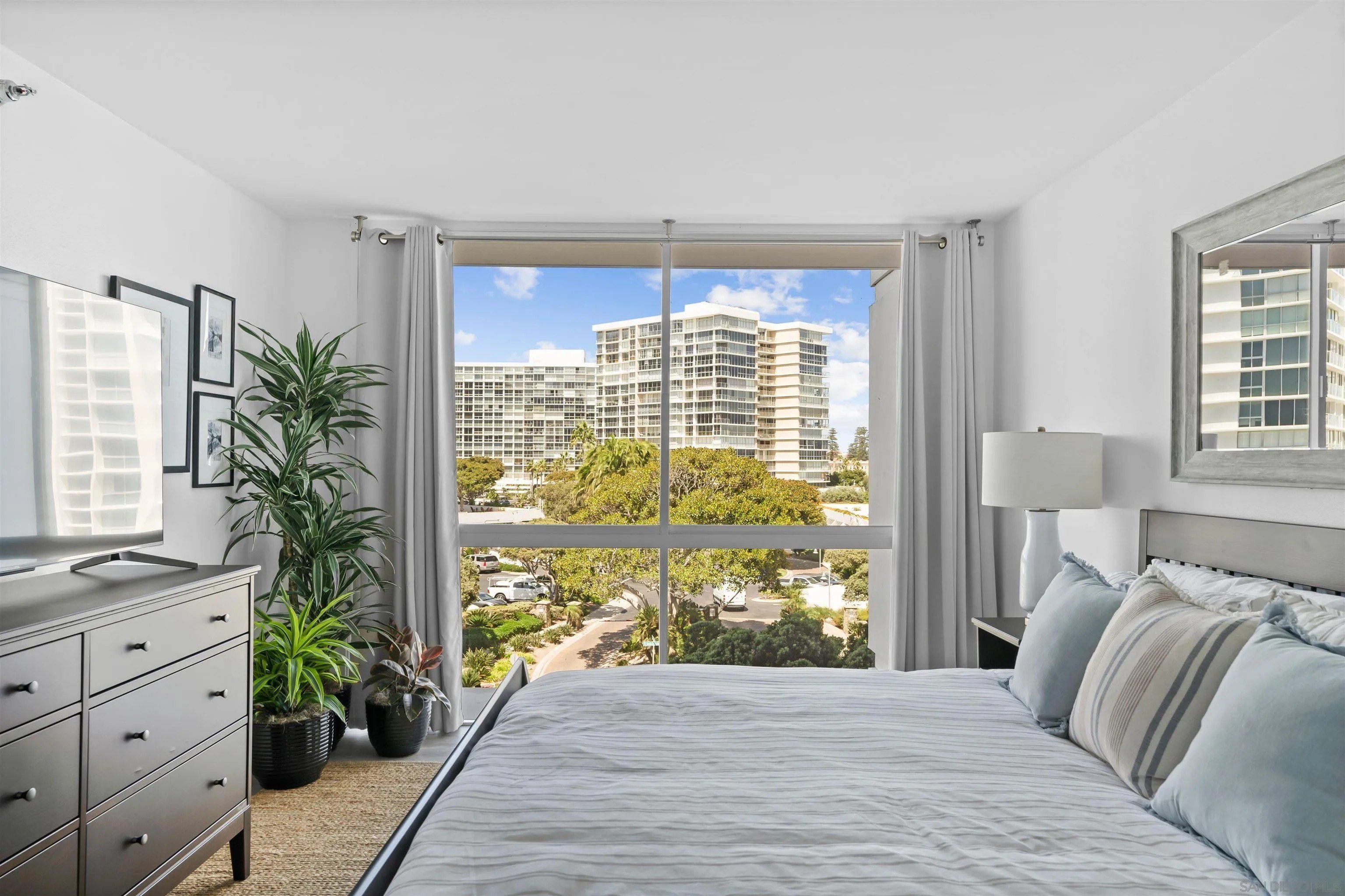 1810 Avenida Del Mundo #307 – photo 5