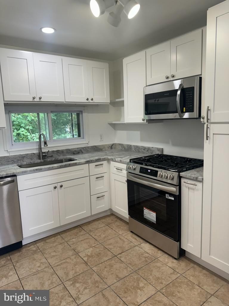 319 Runnymede Ave – photo 1