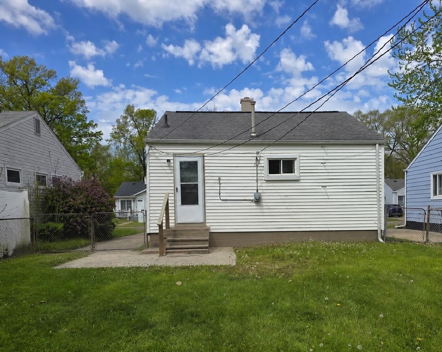 27392 Osmun St – photo 2