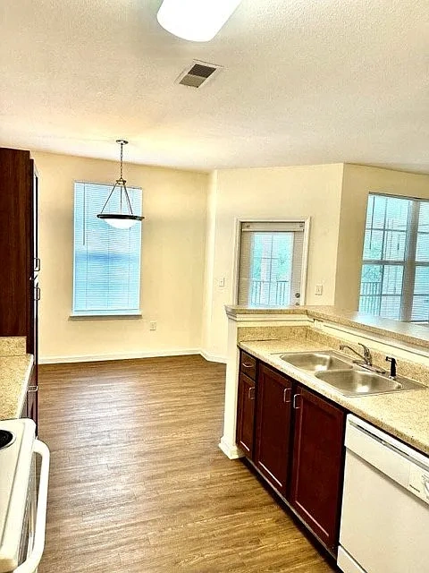 Ashley Pointe – photo 4