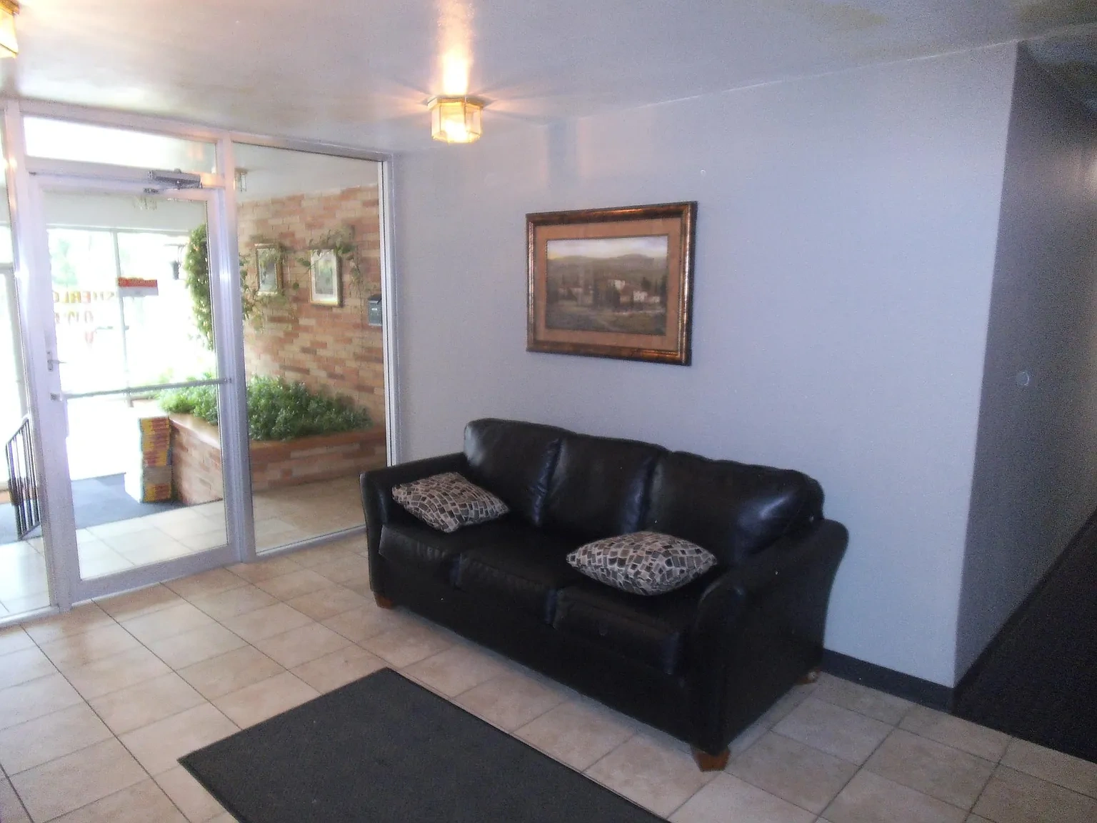 Sherlock Tower Apartments – photo 1