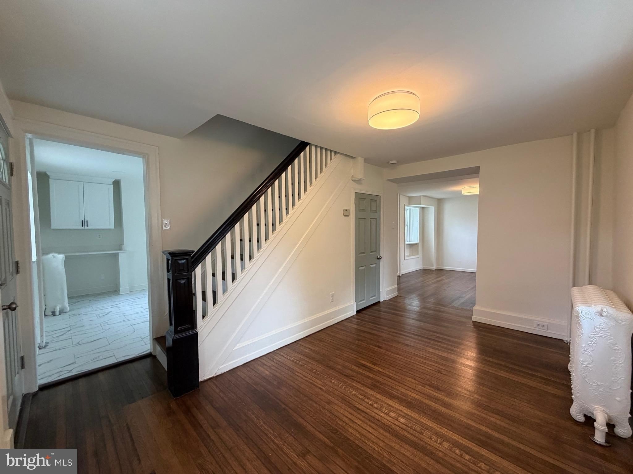 461 W 11th Ave – photo 3