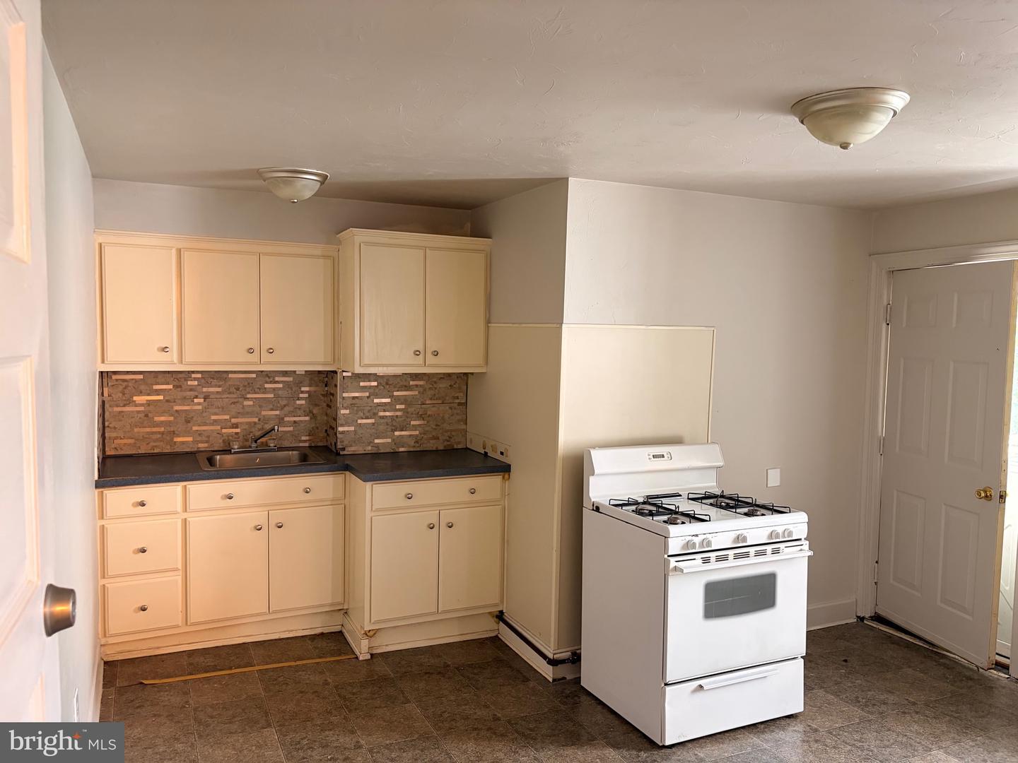 424 Smith St unit SECOND FLOOR – photo 1