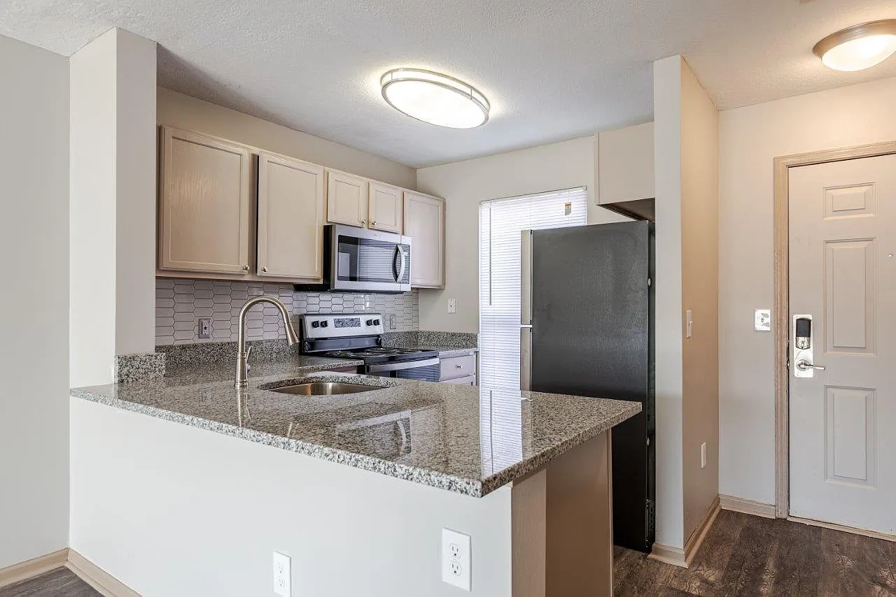 Eastpointe Lakes Apartments and Townhomes – photo 5