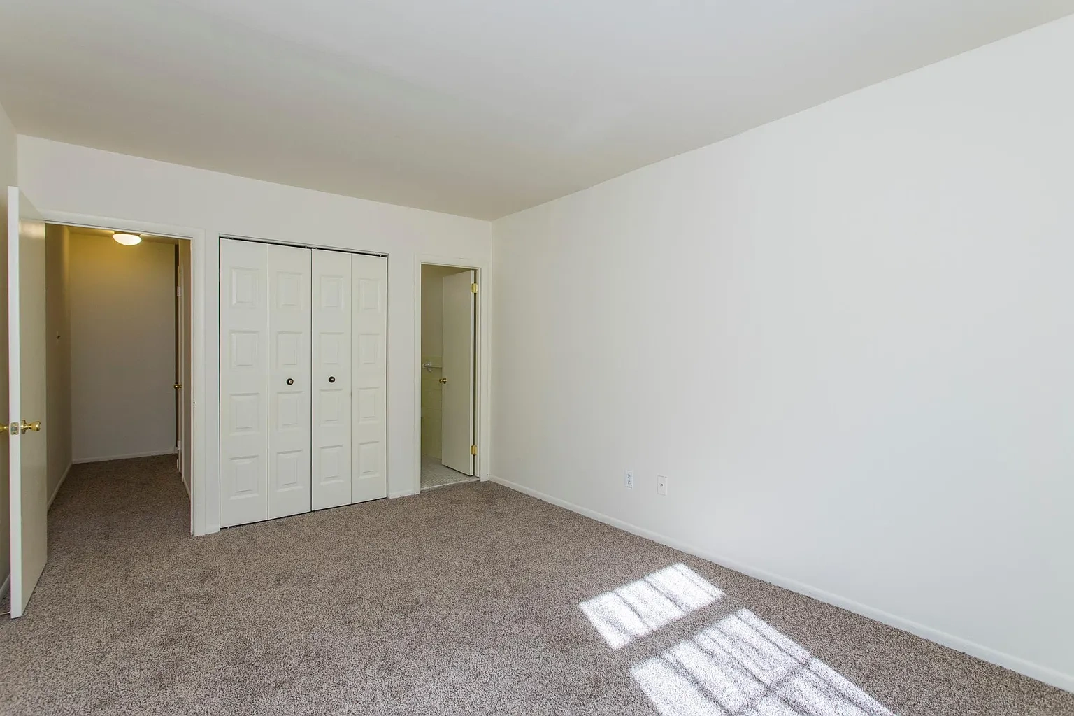 Colonial Village Townhomes – photo 1
