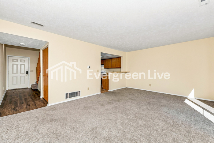 2470 Cross Village Dr – photo 2