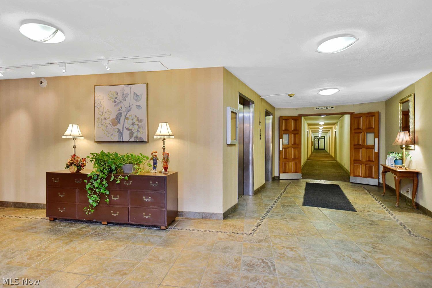 11850 Edgewater Dr unit 820 – photo 4