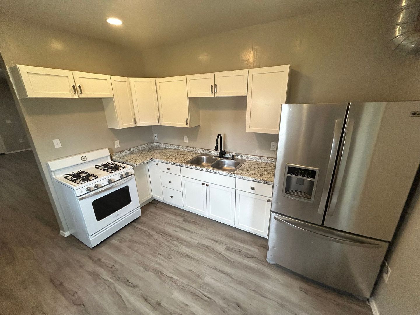 2347 Rosedale Ave – photo 5