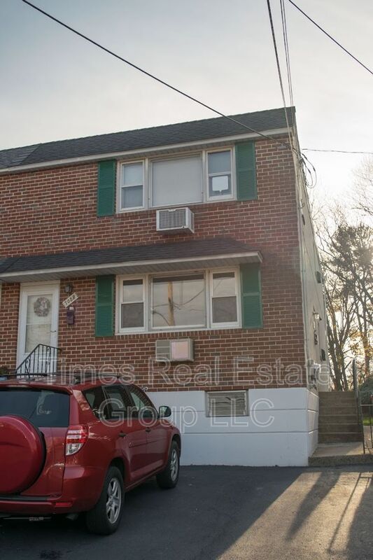 708 Carmen Dr unit B – photo 1