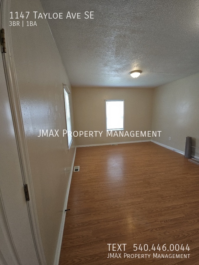 1147 Tayloe Ave SE – photo 4