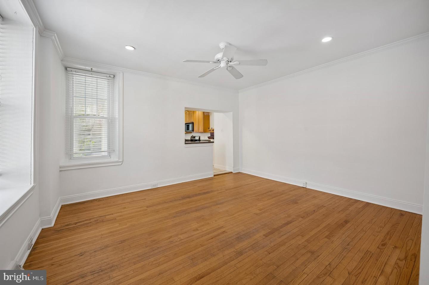 447 Dupont St – photo 5