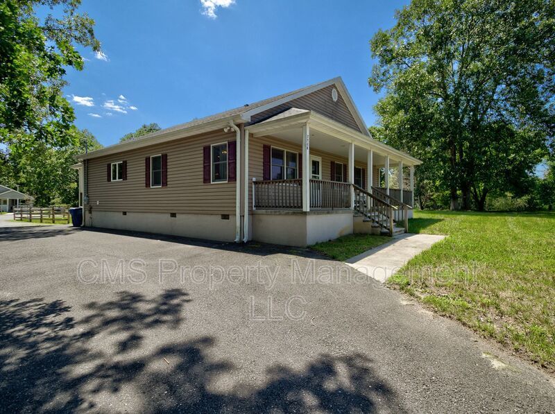 756 Lakehurst Rd unit B – photo 4