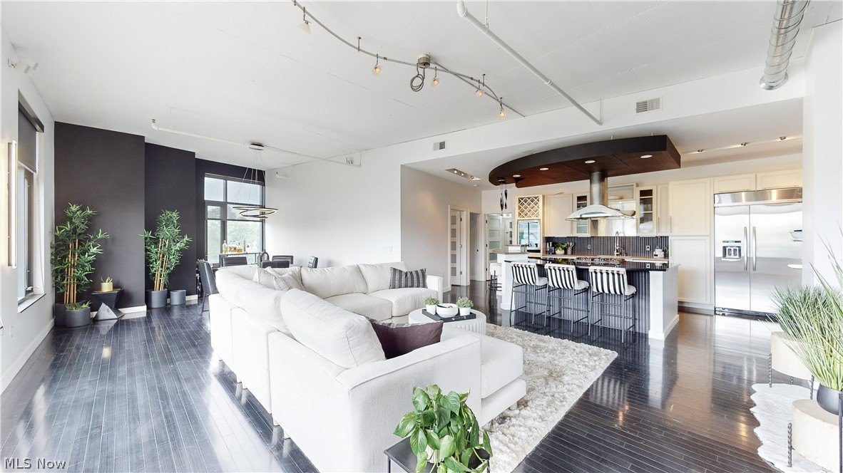 21 Furnace St #608 – photo 3