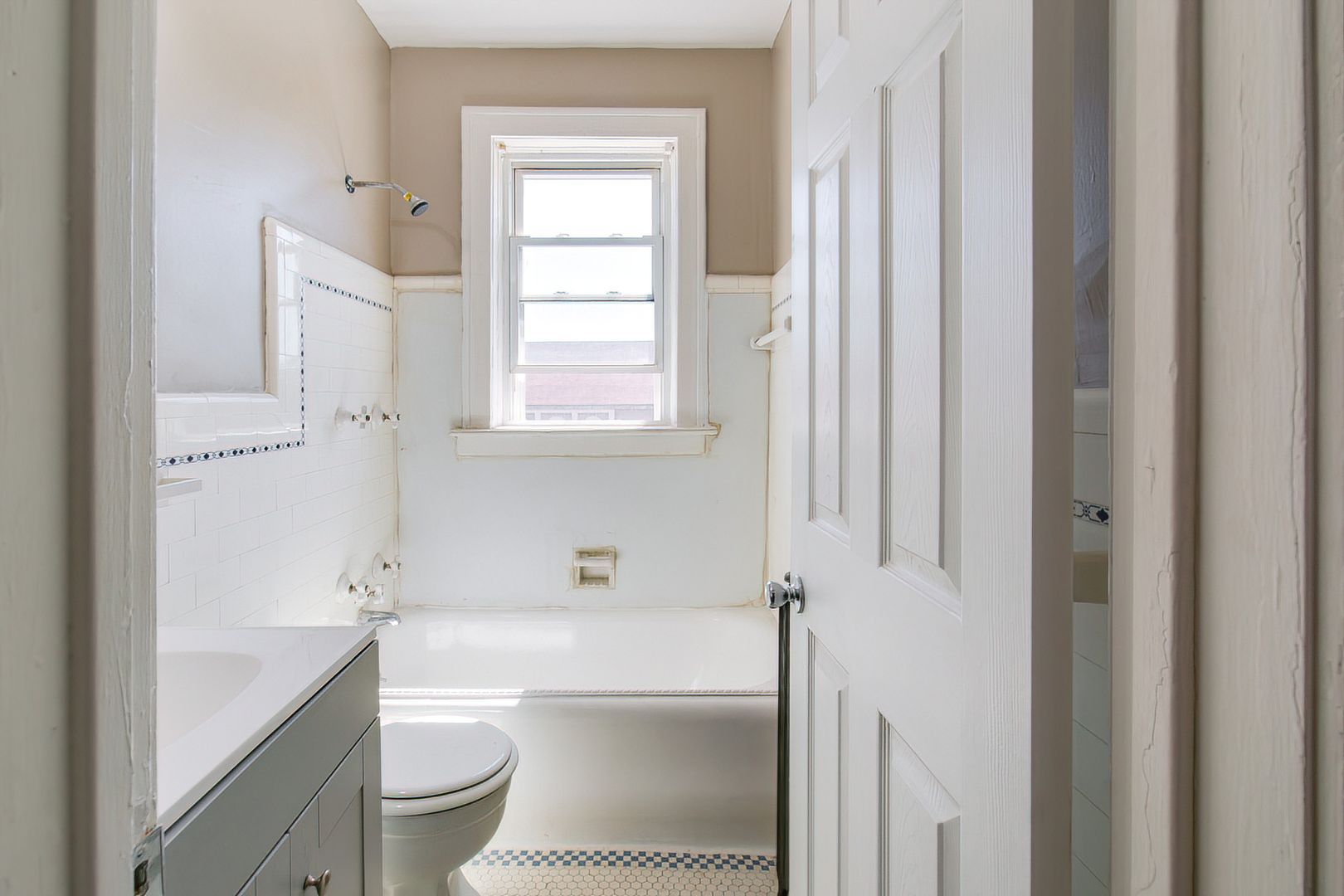 574 W Huron St – photo 2