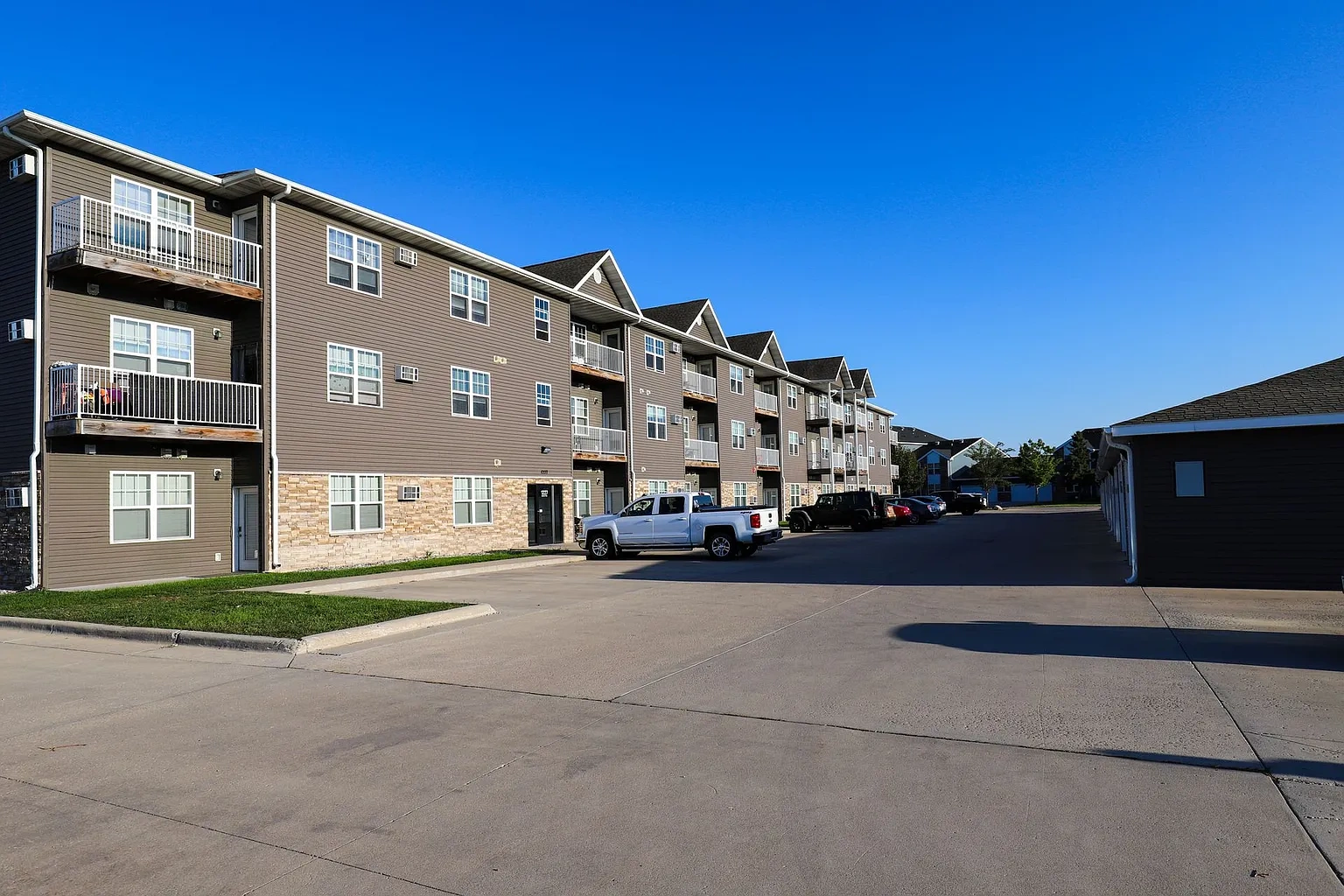 Burlington Apartments – photo 2