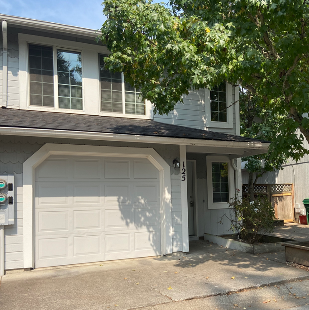 123 Green Ln unit 125 – photo 2